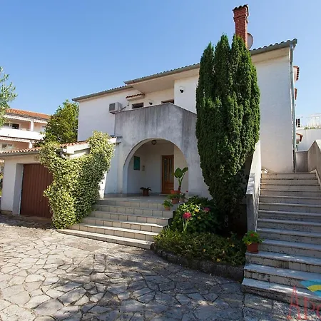 Apartment Nice With Terrace And Grill For Use Malinska