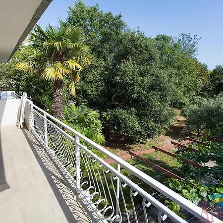 Nice With Terrace And Grill For Use Apartment Malinska
